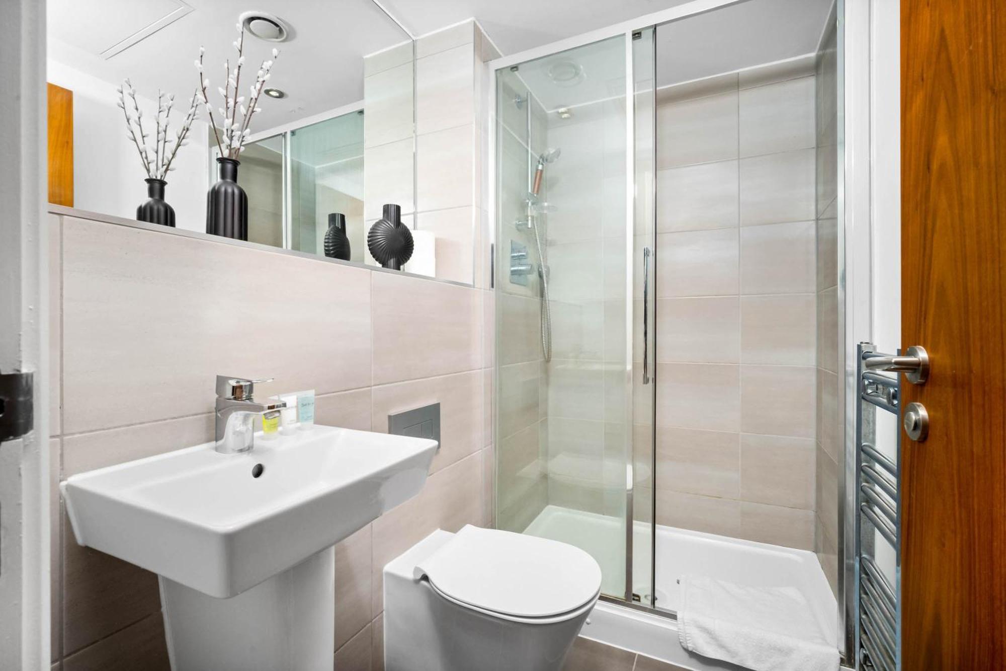 Apartment Luxury 2 Bedroom - Centre - Free Netflix 404r